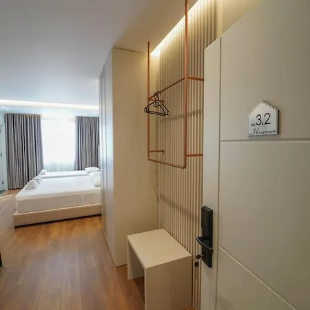 2 Steps From Center 3 2 Daire