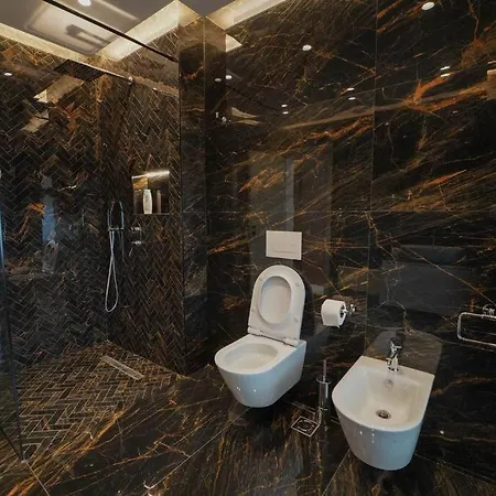 2 Steps From Center 3 2 Apartment